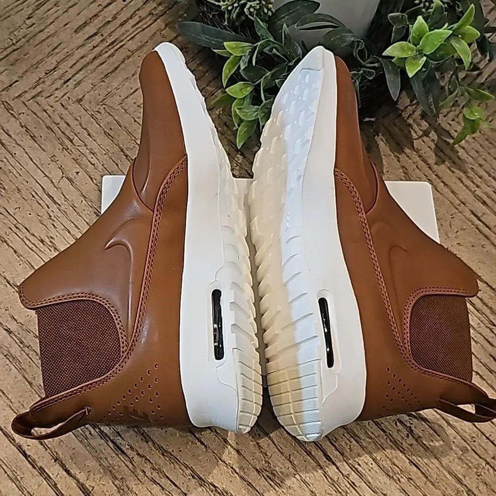 Nike Air Max NEW size 7 NWOT brown leather